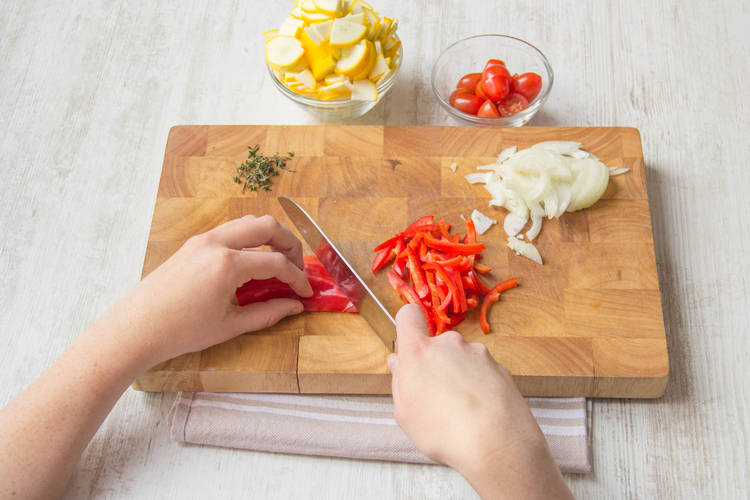 Slice the pepper and the onion