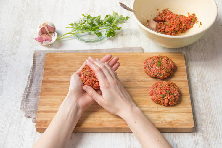 Form the rissoles