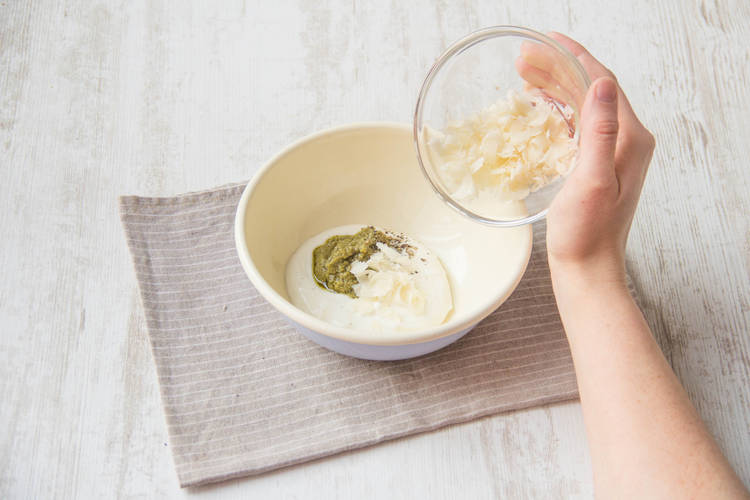Mix crème fraiche,pesto and half of the cheese