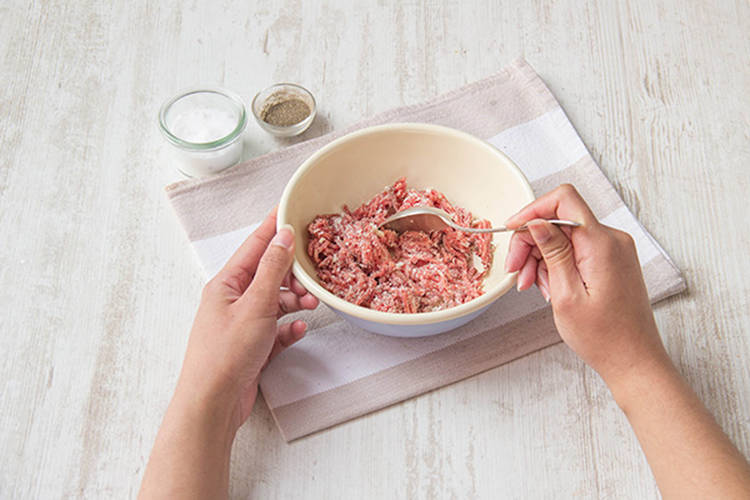 Mix the sausage with breadcrumbs