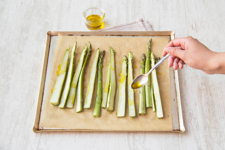 Spargel bestreichen