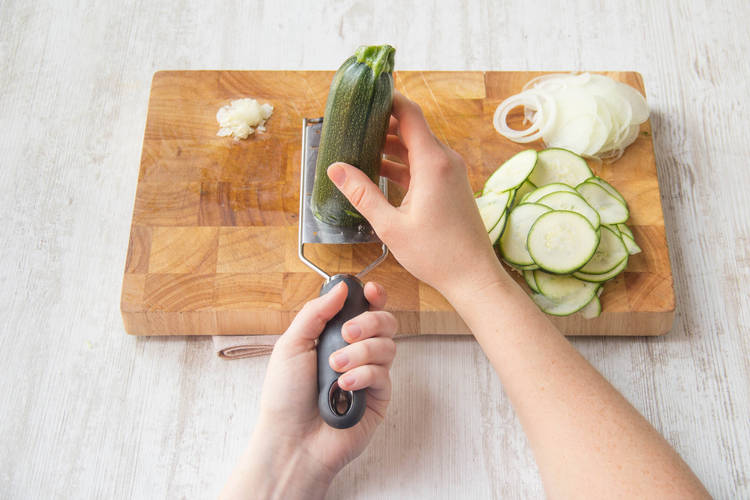 Zucchini hobeln