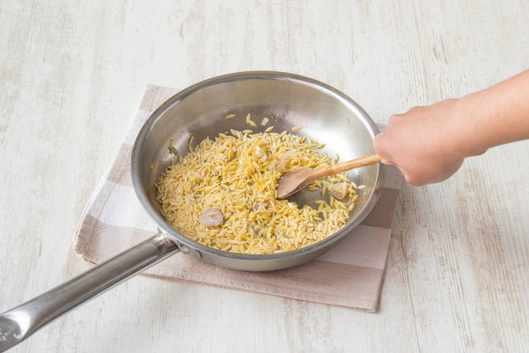 Bak de orzo al roerende