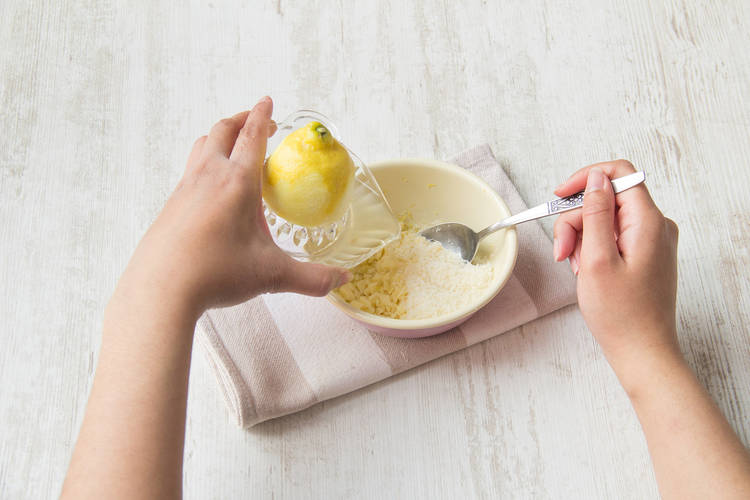 Mix mit Zitronensaft vermischen