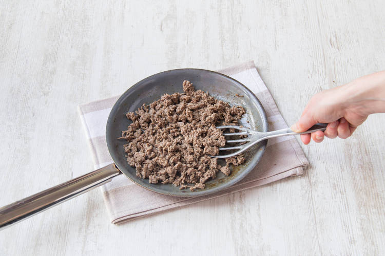 Rul het kipgehakt op middelhoog