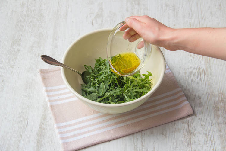 Salat zubereiten