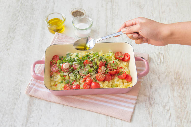 Besprenkel de aardappelen