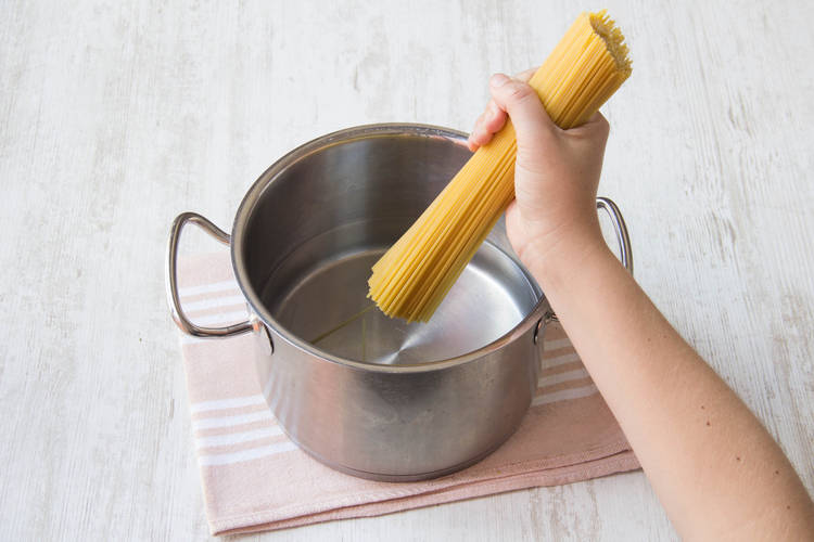 Spaghetti kochen