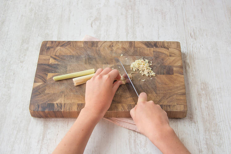 Chop lemongrass