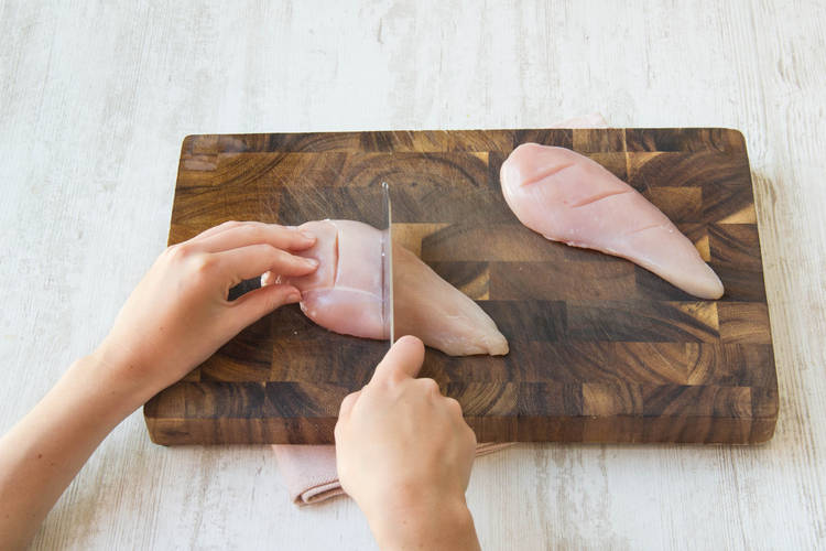 Hähnchen einschneiden