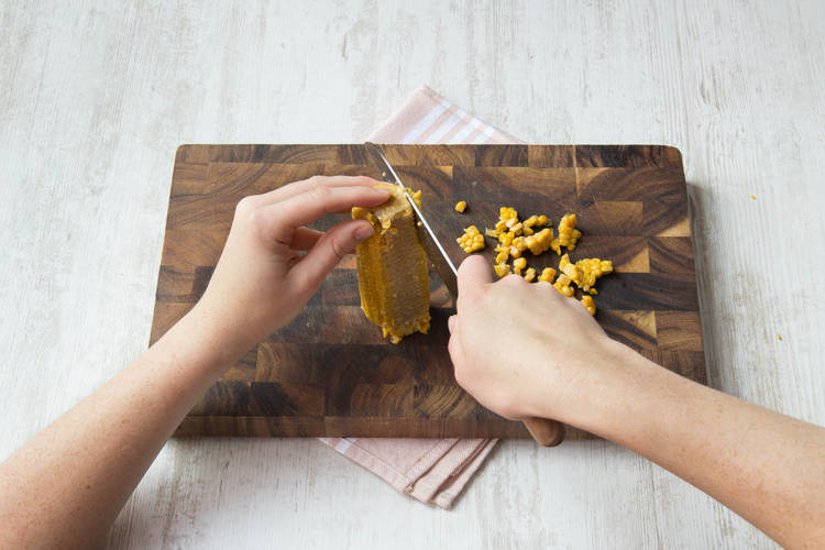 Slice kernals from corn