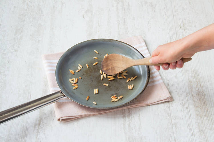 Toast pinenuts