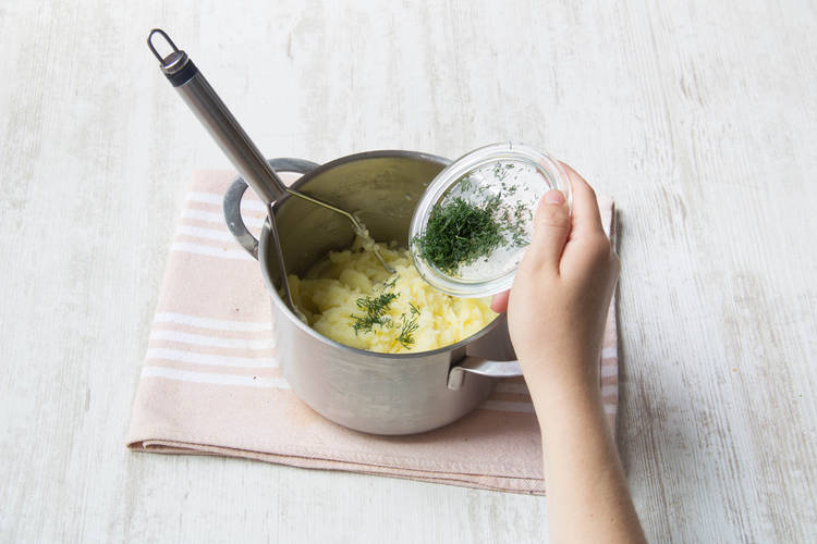 Pureer de aardappelen