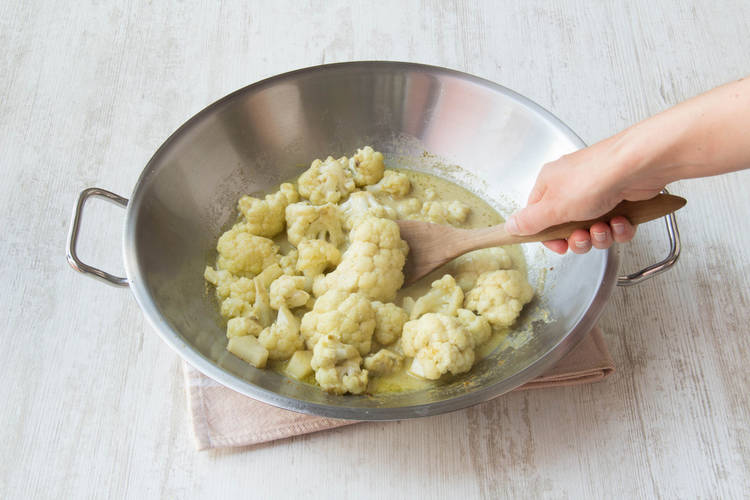 Laat de curry zachtjes koken