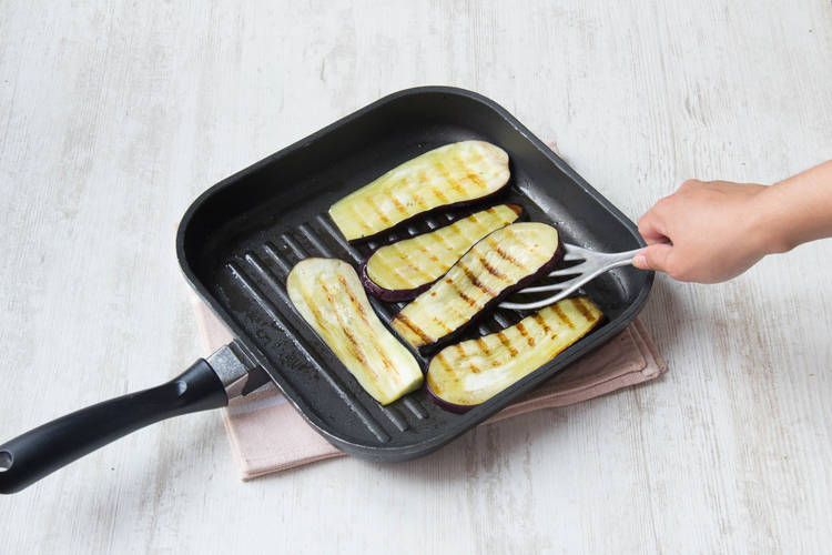Gril de aubergine aan elke kant