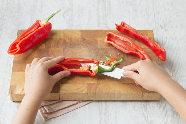 Spitzpaprika schneiden