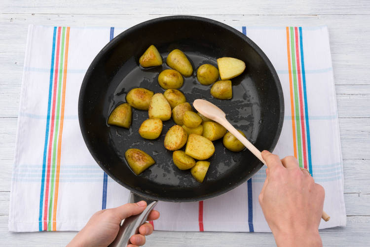 Bak de aardappelen