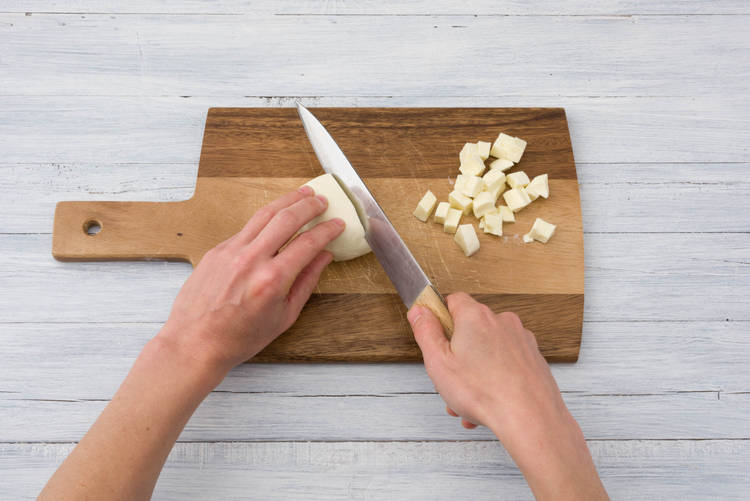 Mozzarella schneiden