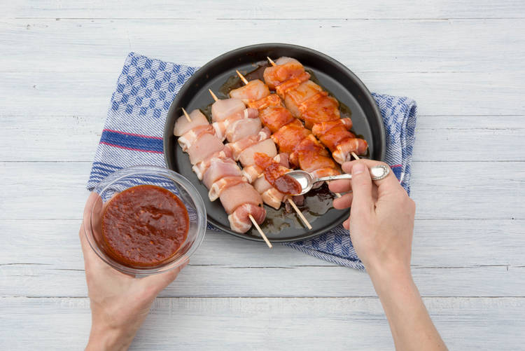 Cover the meat with the tomato purée and honey