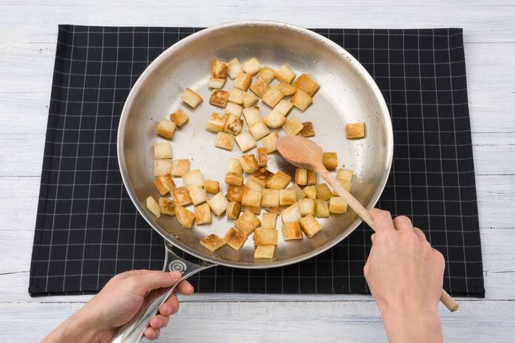 Make croutons