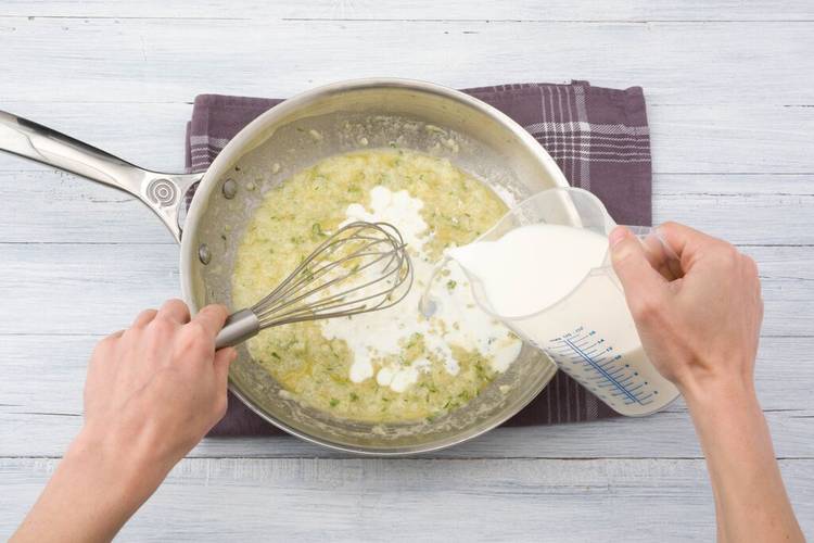 Make the béchamel