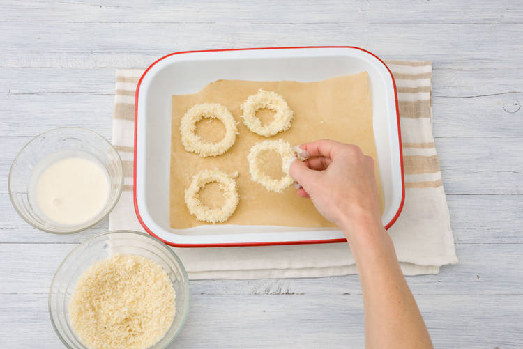 Make the onion rings