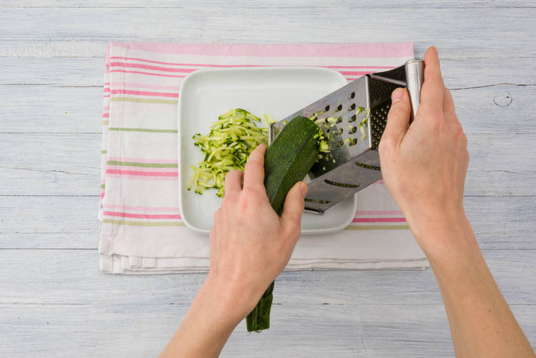 Grate courgette