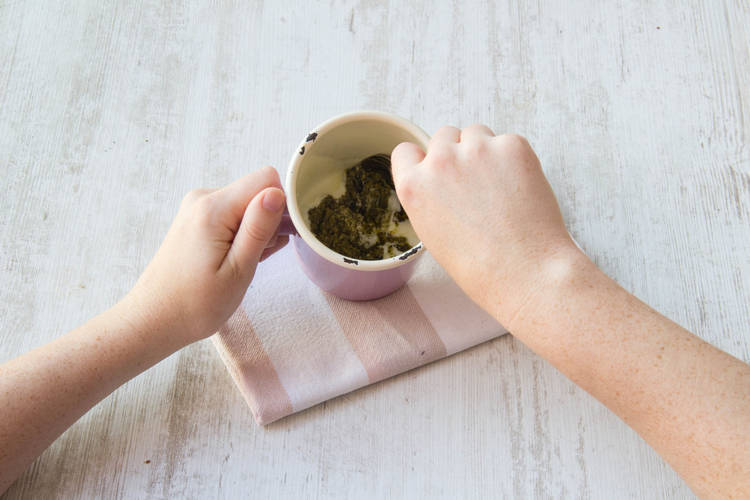 Mix the yoghurt and basil together