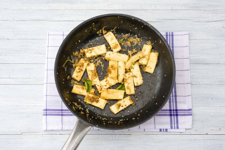 Paneer-Käse anbraten