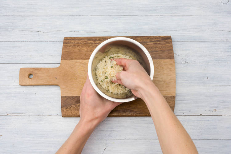 Mix the breadcrumbs, cheese and thyme