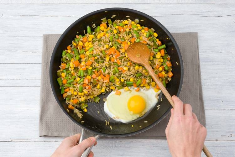 add an egg to the pan
