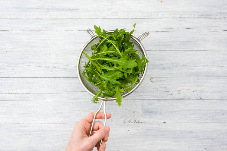 Rucola waschen