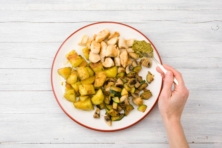 Serveer  met de overige pesto.