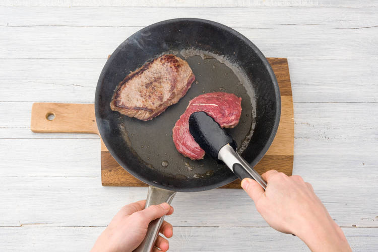 Fleisch anbraten