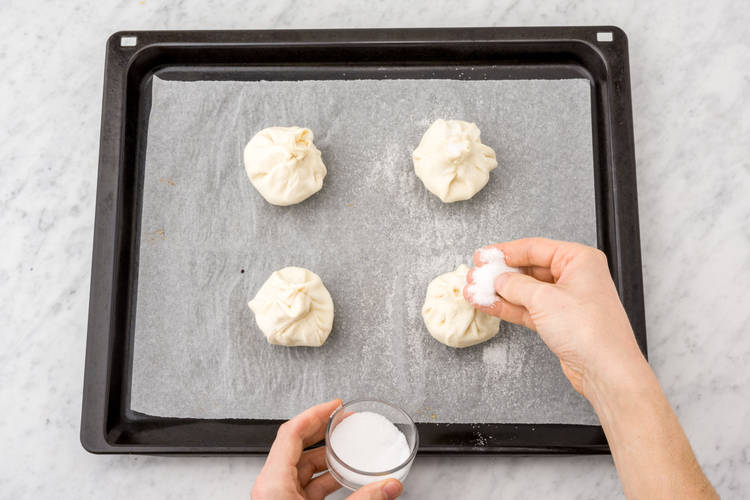 Vouw het bladerdeeg dicht.