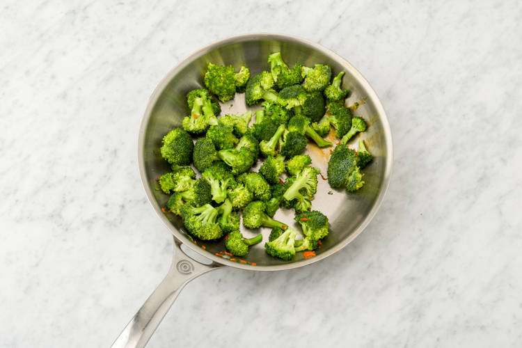 Roerbak de broccoli.