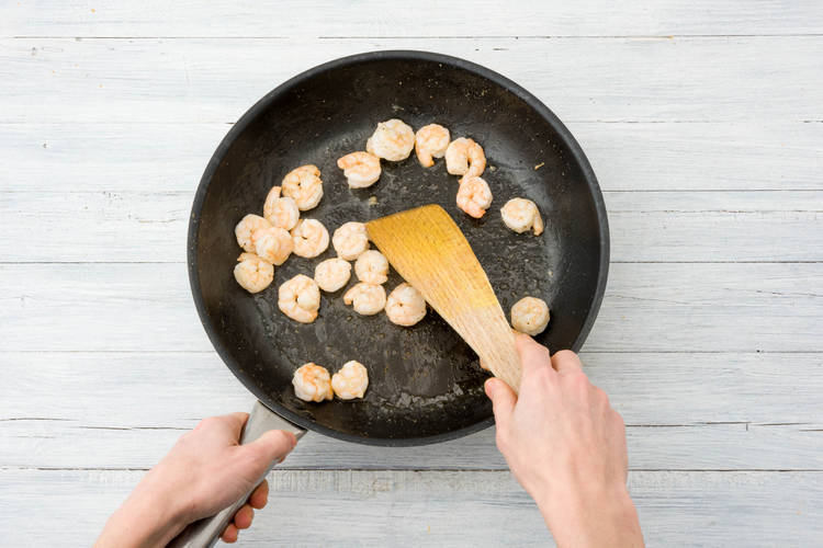 Cook the prawns