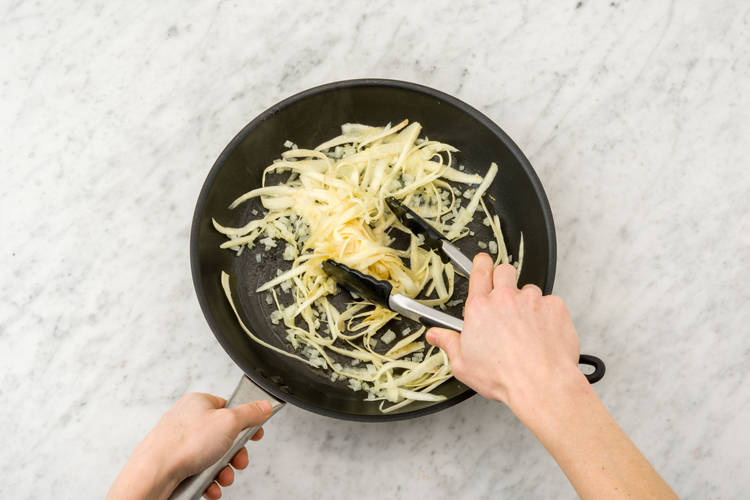 Bak de ui en pastinaaklinten.