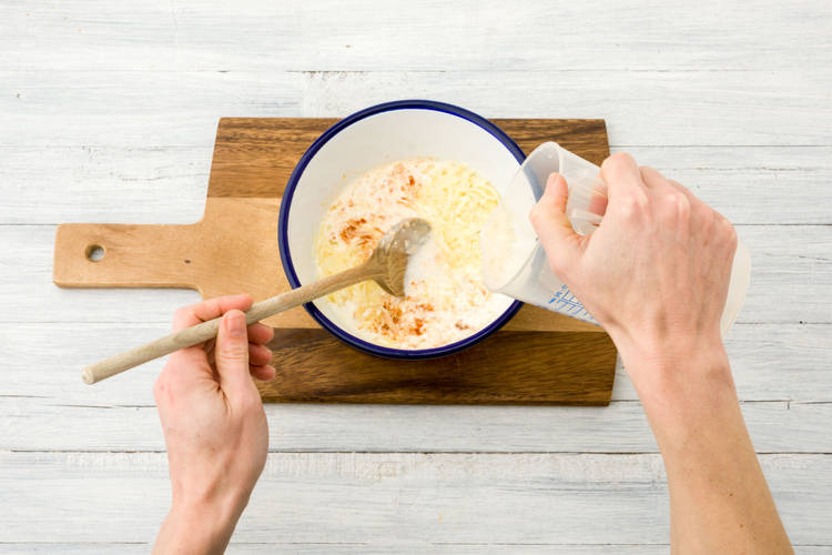 Mix the cheeses with the cream