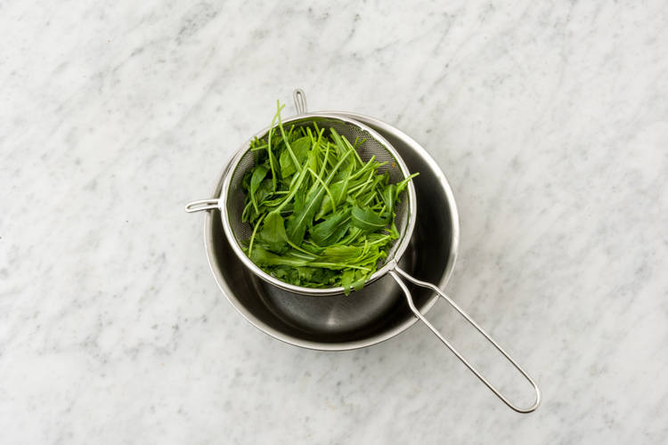 Rucola waschen