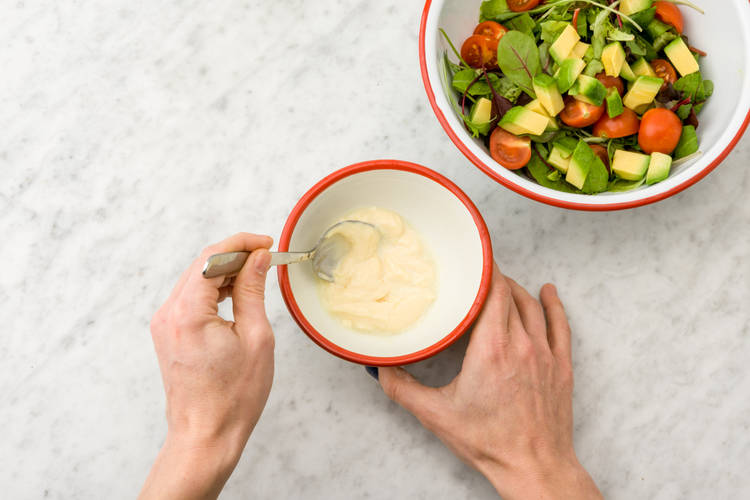 Prepare the dressing