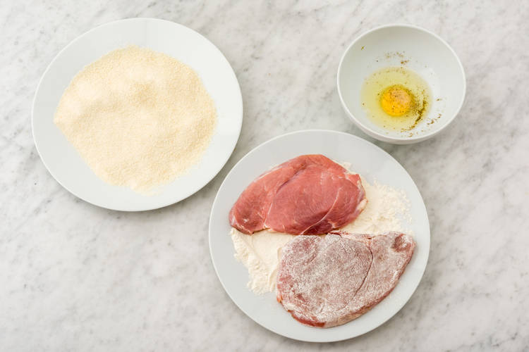 Schnitzel panieren