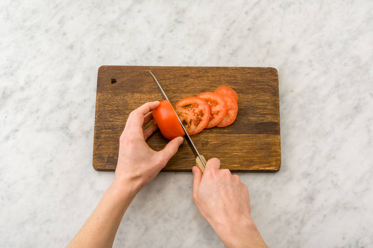 Tomate schneiden