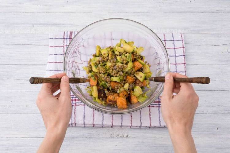 Assemble the French lentil salad