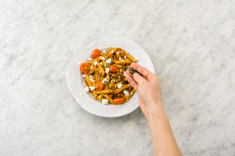 Bestrooi met pompoenpitten.