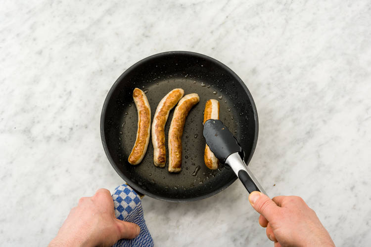 Bak de merguezworstjes.