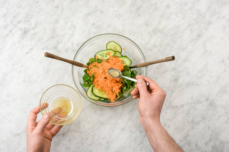 Salat anrichten