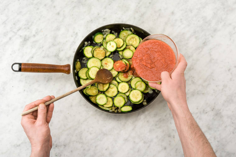 Zucchini-Soße zubereiten