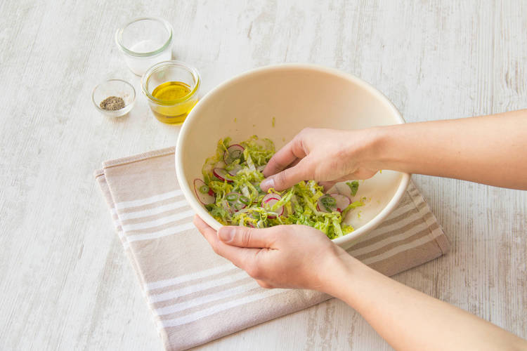 Mix the salad in a bowl