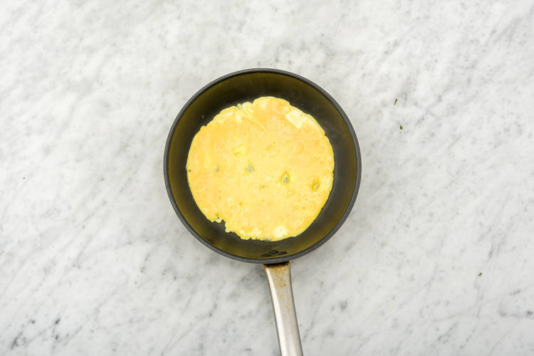 Bak per 2 personen 1 omelet.